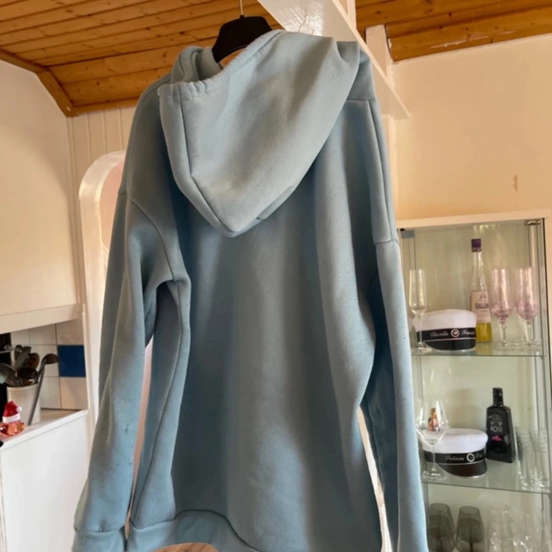 Ljusblå hoodie från Shein - 1