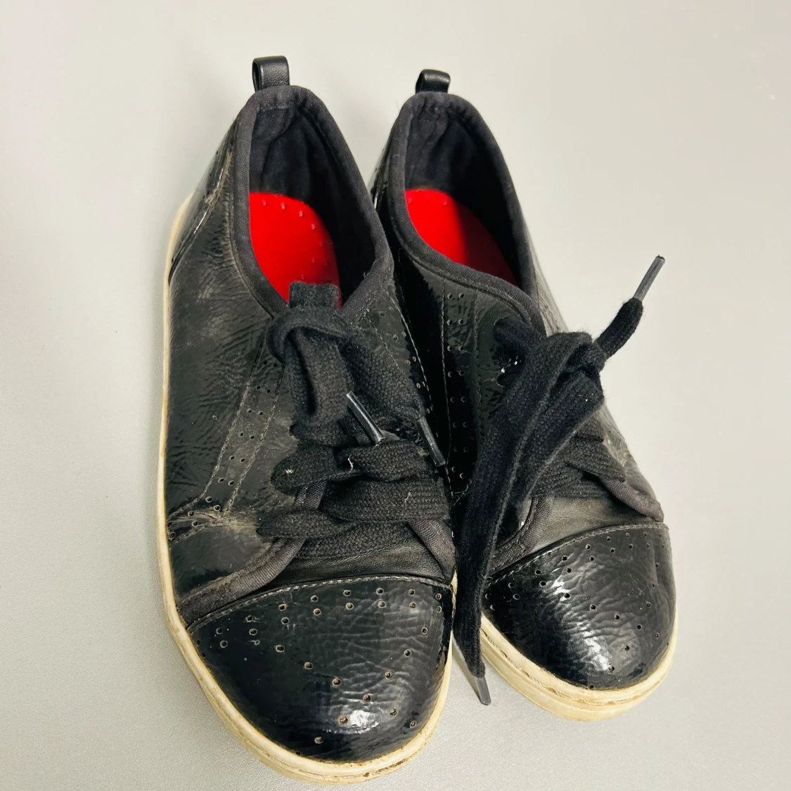 Svarta sneakers från H&M - 92