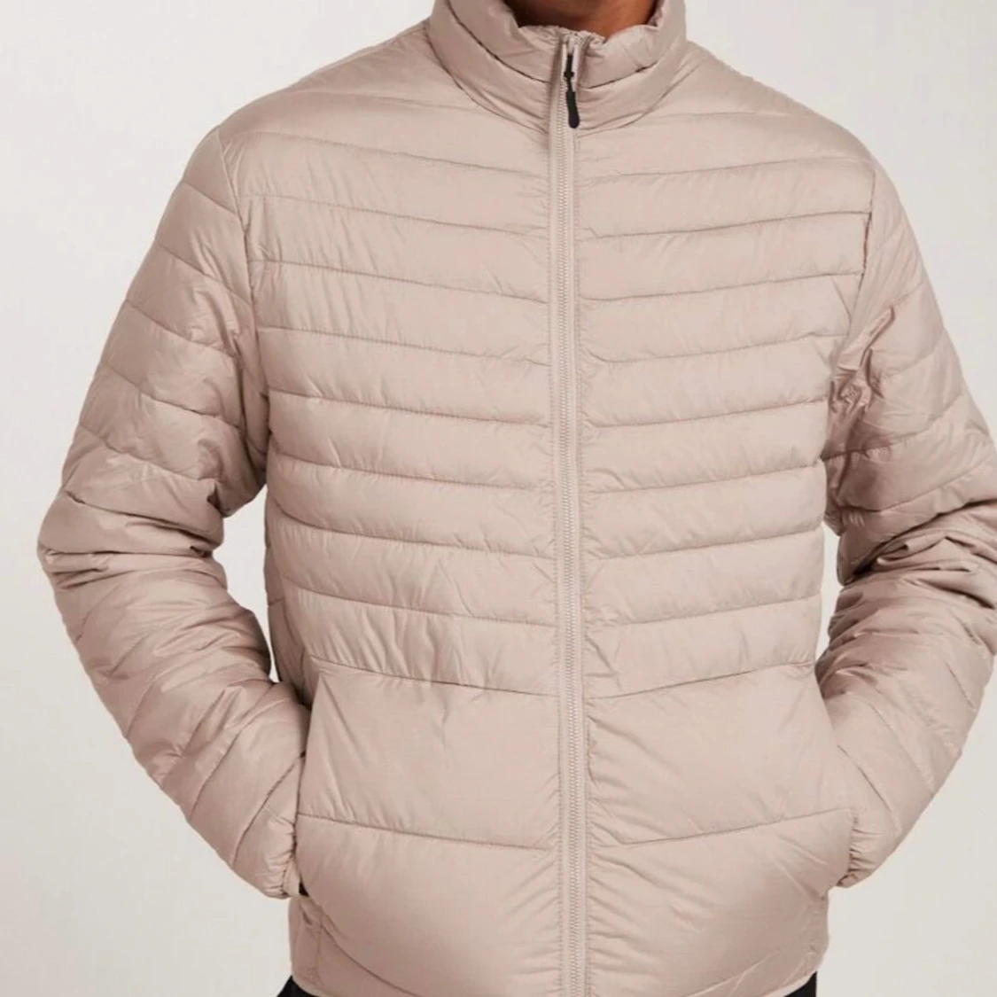 Beige pufferjacka helt ny oanvänd  - 90