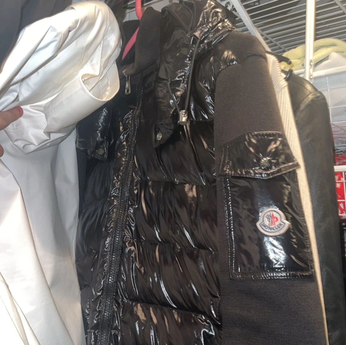 Svart glansig jacka från Moncler - 93