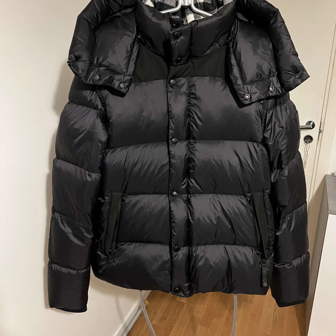 Svart dunjacka från Burberry - 90