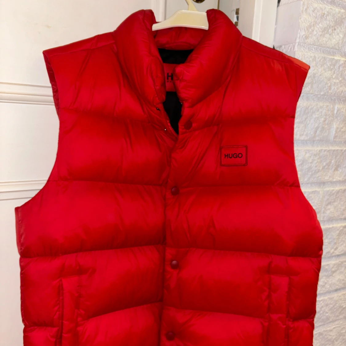 Röd dunväst från Hugo - 90