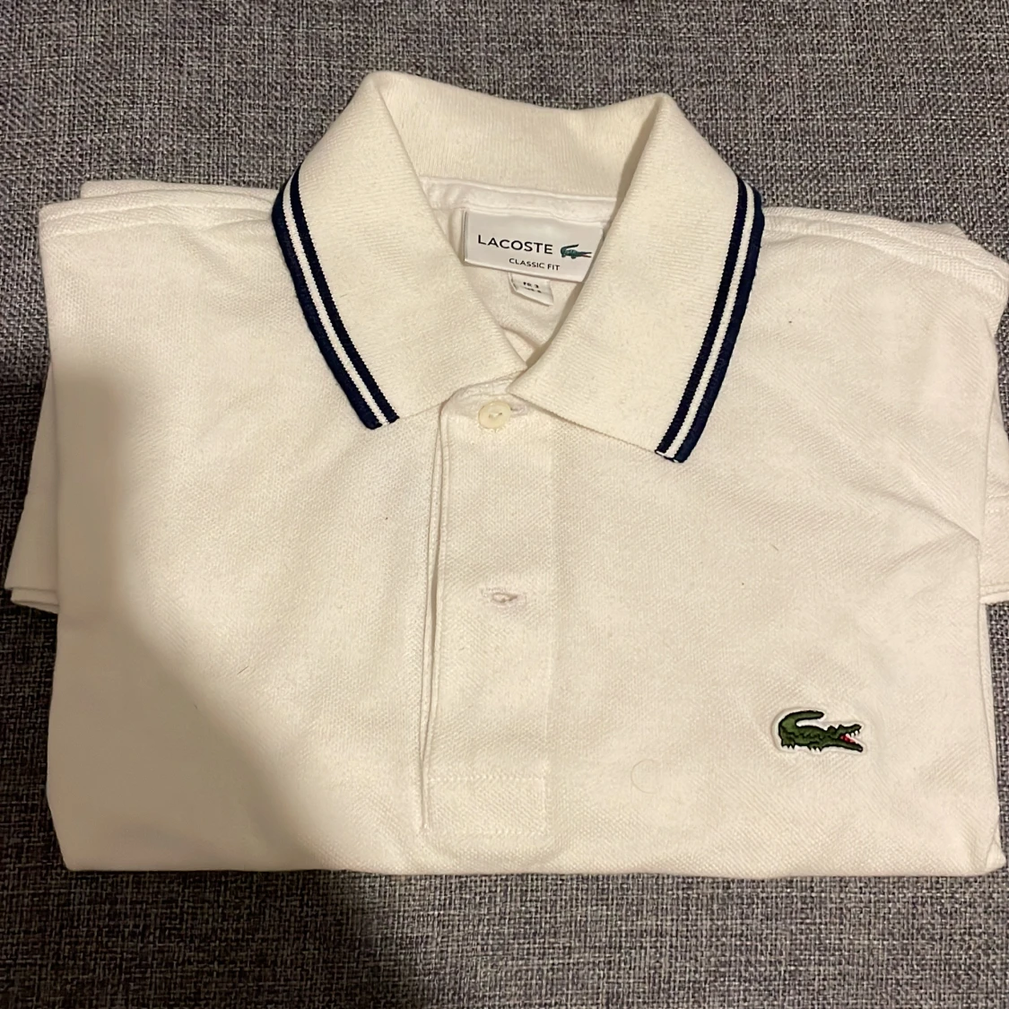Vit pikétröja från Lacoste - 92