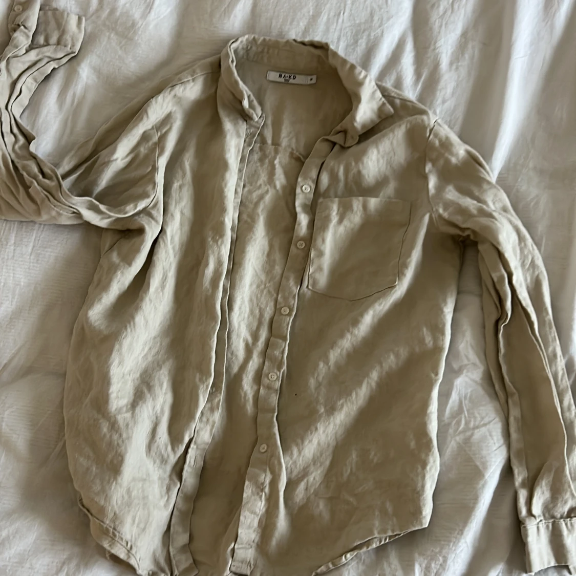 Beige linneskjorta från NAKD - 90
