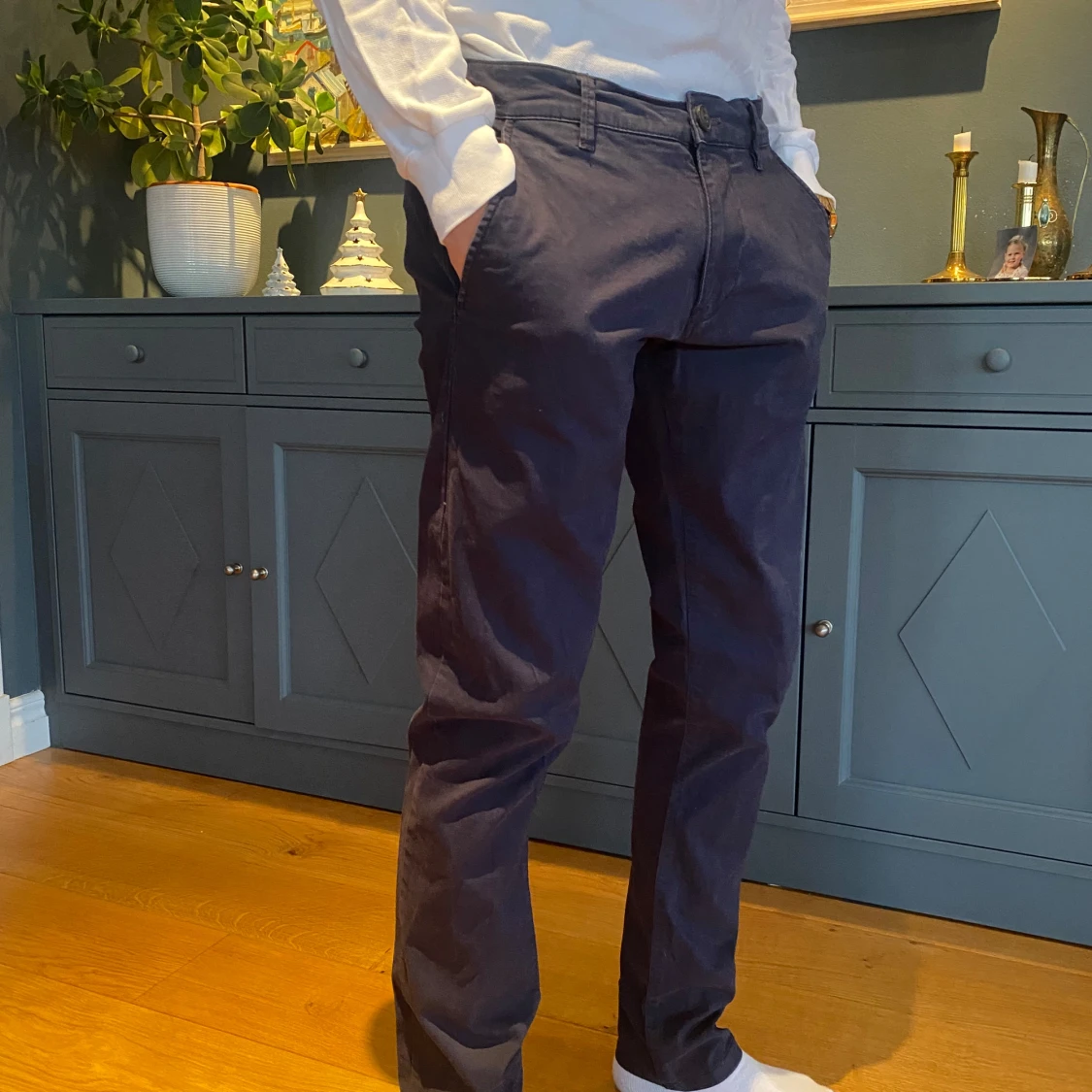 Mörkblå chinos från Selected Homme - 91