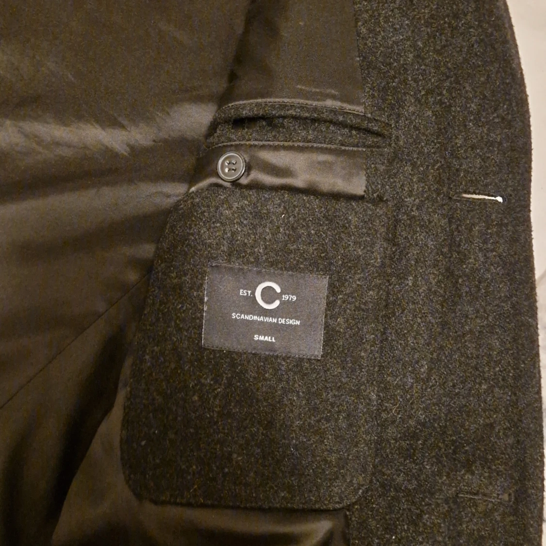 Svart kappa med knappar /helt ny