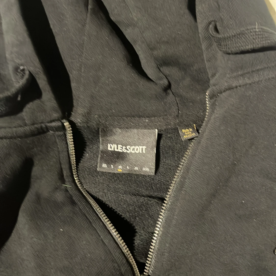 Svart hoodie från Lyle & Scott - 91