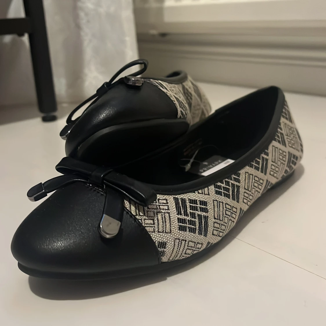 Svart och vit ballerinasko från Primark - 92