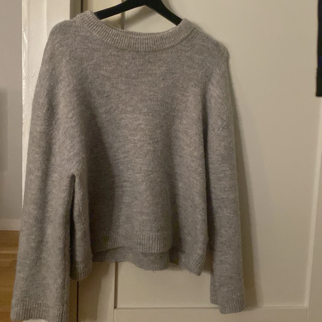 Grå stickad tröja - 90