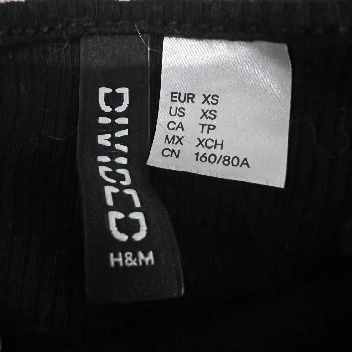 Croppad t-shirt med snören - 2