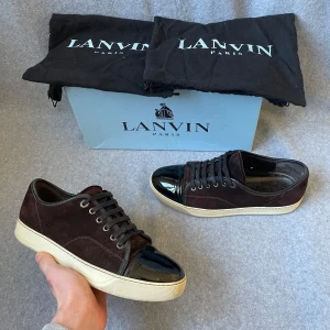 Lanvin sneakers  - Säljer ett par Lanvins som är i storlek UK 7 men sitter som ett par 43or! Box och dustbag medkommer! Hör gärna av dig om du har frågor! 