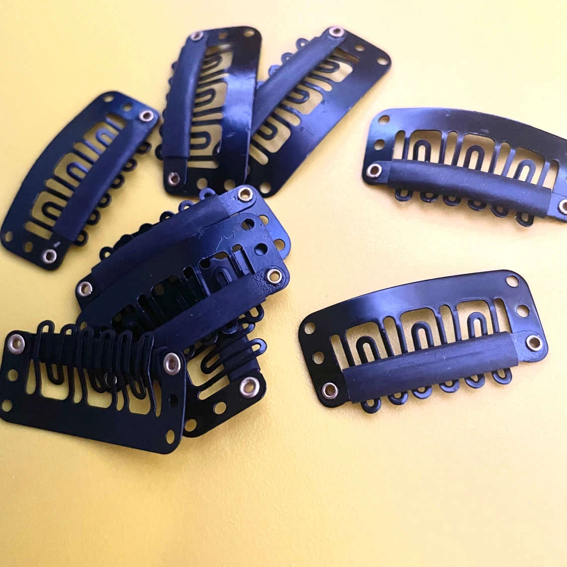 By prisförslag- 10 Svarta hårklämmor - 1