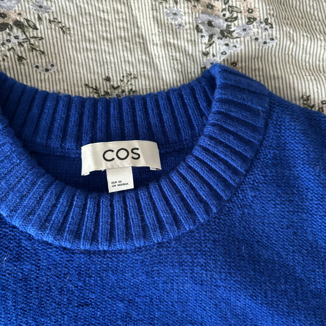 COS stickad tröja  - 1