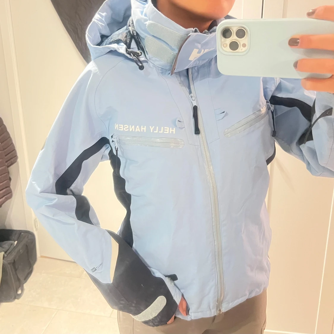 Ljusblå Helly Hansen jacka - 2