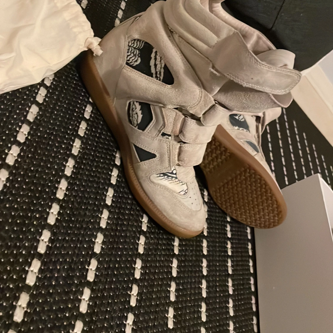 Beige sneakers från Isabel Marant
