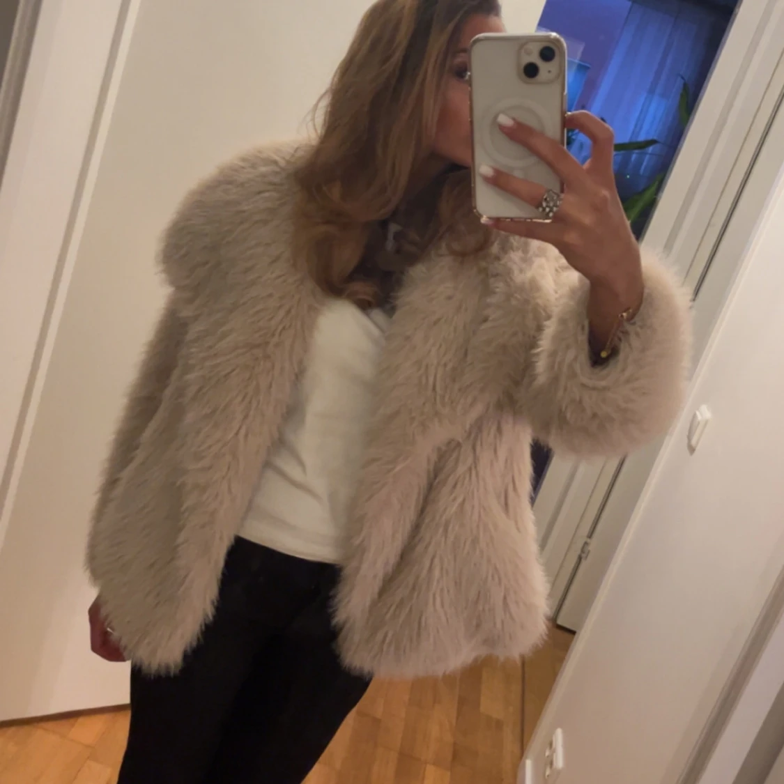 Beige pälsjacka - 1