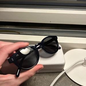 Mörkblå Chimi 03 - Snygga mörkblå solglasögon från Chimi i modellen 03. 10/10 aldrig använda. Skriv för frågor👍