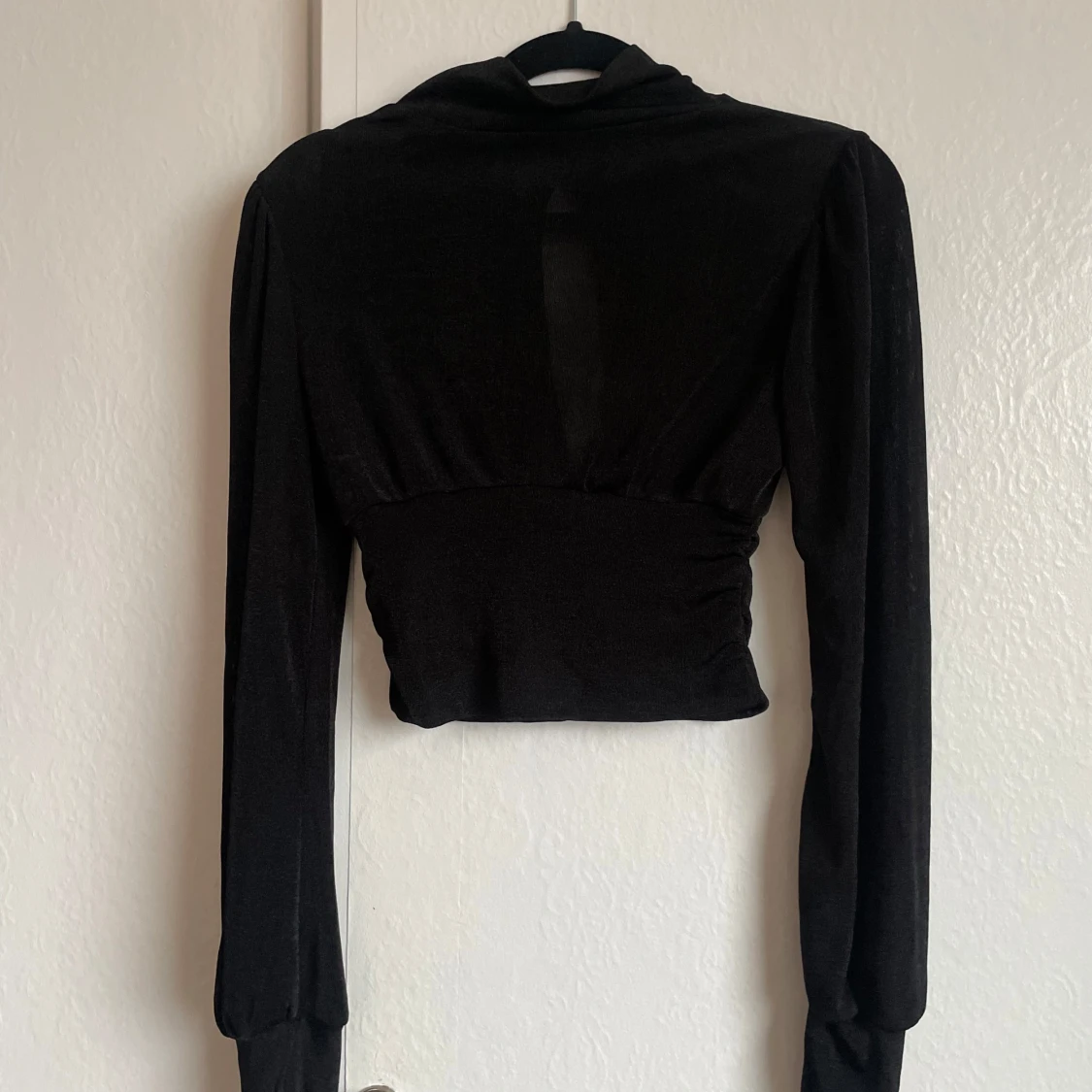 Svart långärmad topp från Shein - 1