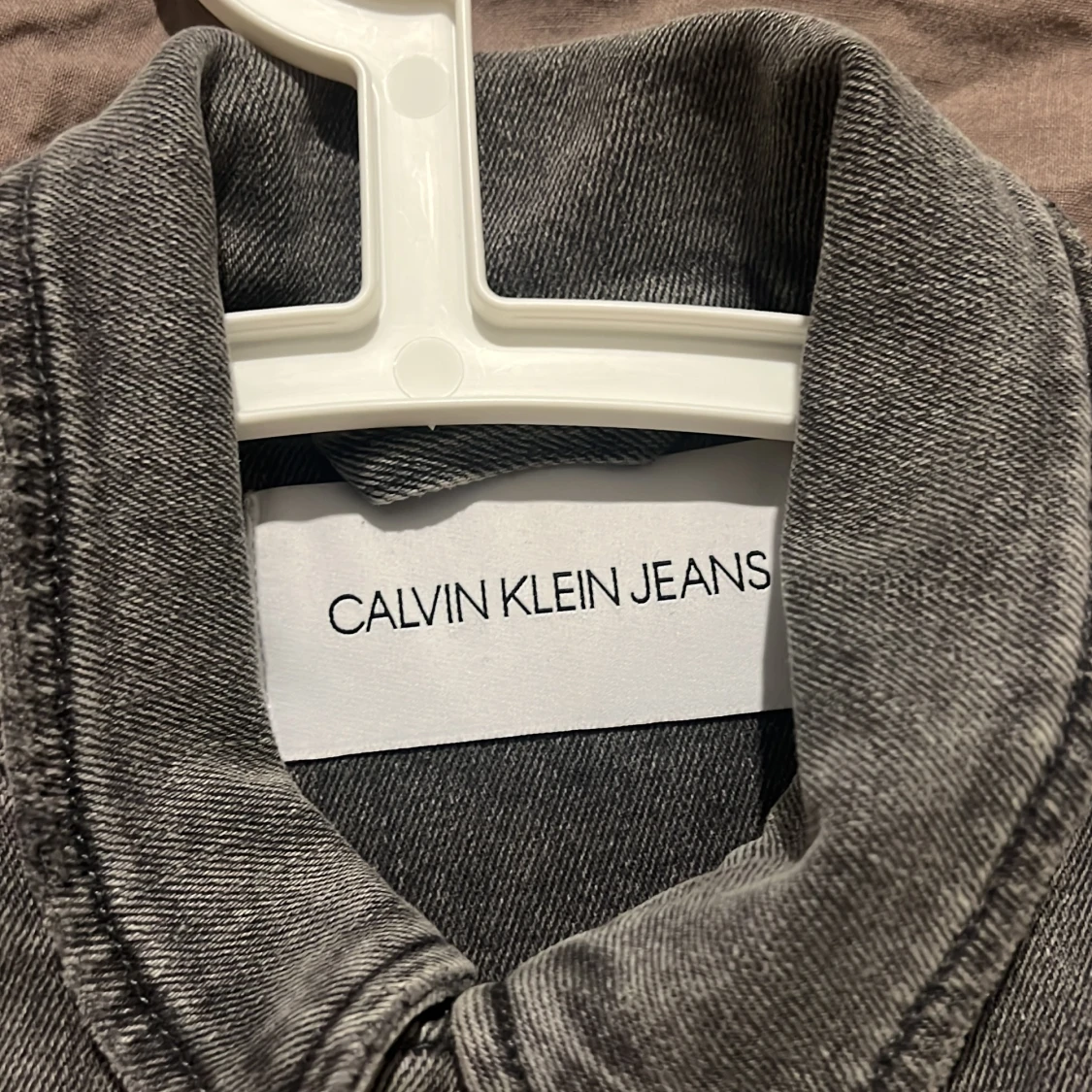 Grå jeansjacka från Calvin Klein - 2