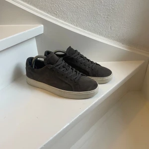 Skor  - Säljer mina Massimo dutti skor som är i ett bra skick 