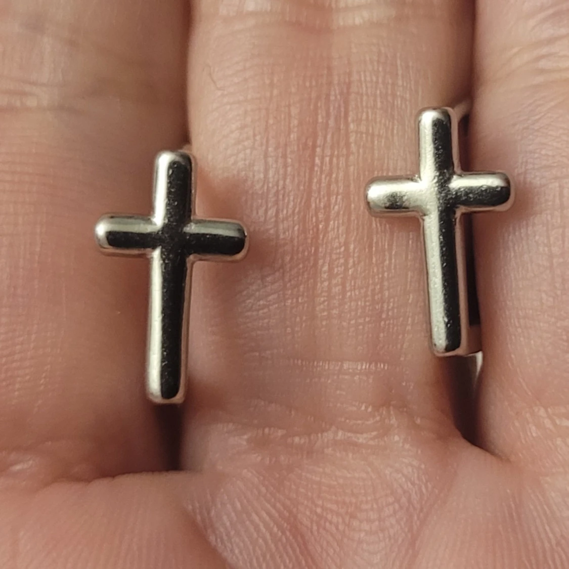 Silverörhängen med korsdesign - 2