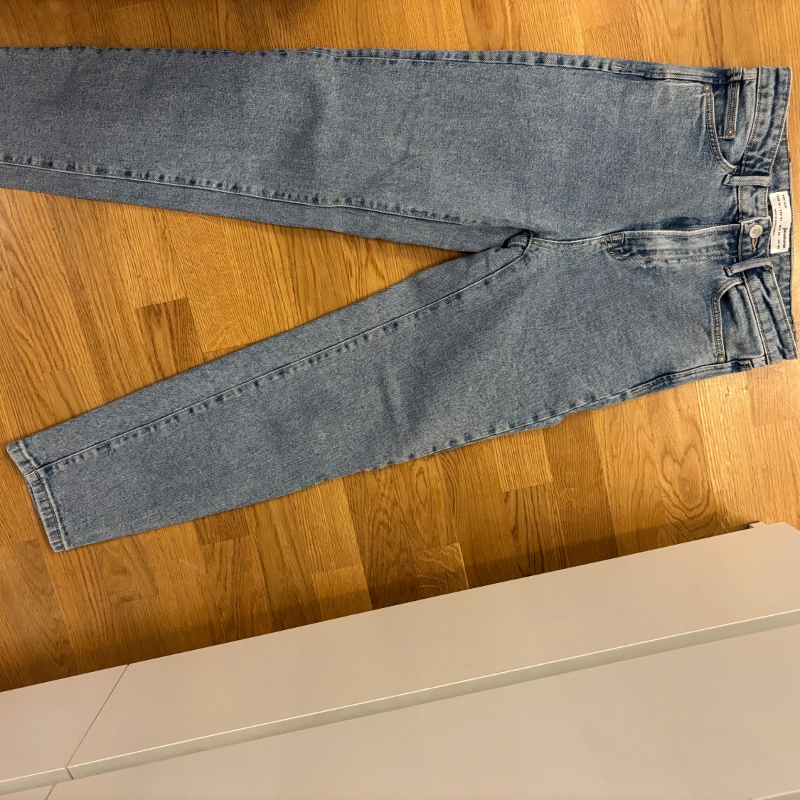 Blå jeans från stradivarius 