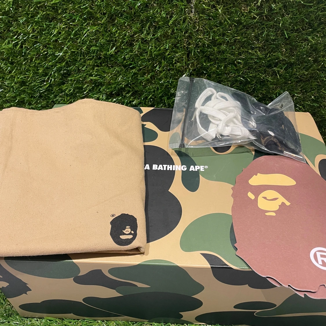 Svartvita sneakers från BAPE - 2