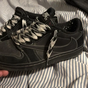 Travis scott phantoms  - Travis phantoms 41 lite creasad inge smuts som man inte kan tvätta bort