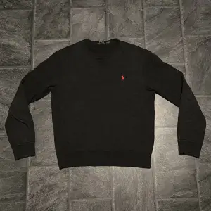 Ralph Lauren Sweatshirt i toppskick ! 🤠Inga defekter, tjock, helt perfekt för vintern ✅ Tveka inte på att höra av er vid funderingar ! 🙌