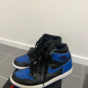 Jordan 1 Royal - Säljs pga håller på rengöra skohyllan box o så finns. 