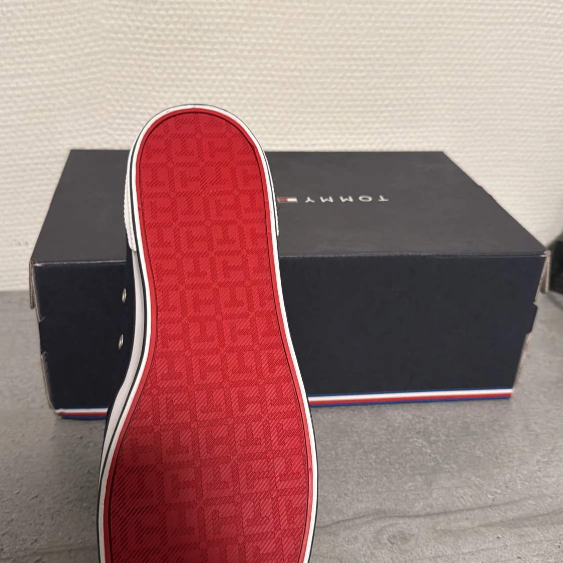 Svarta sneakers från Tommy Hilfiger - 92