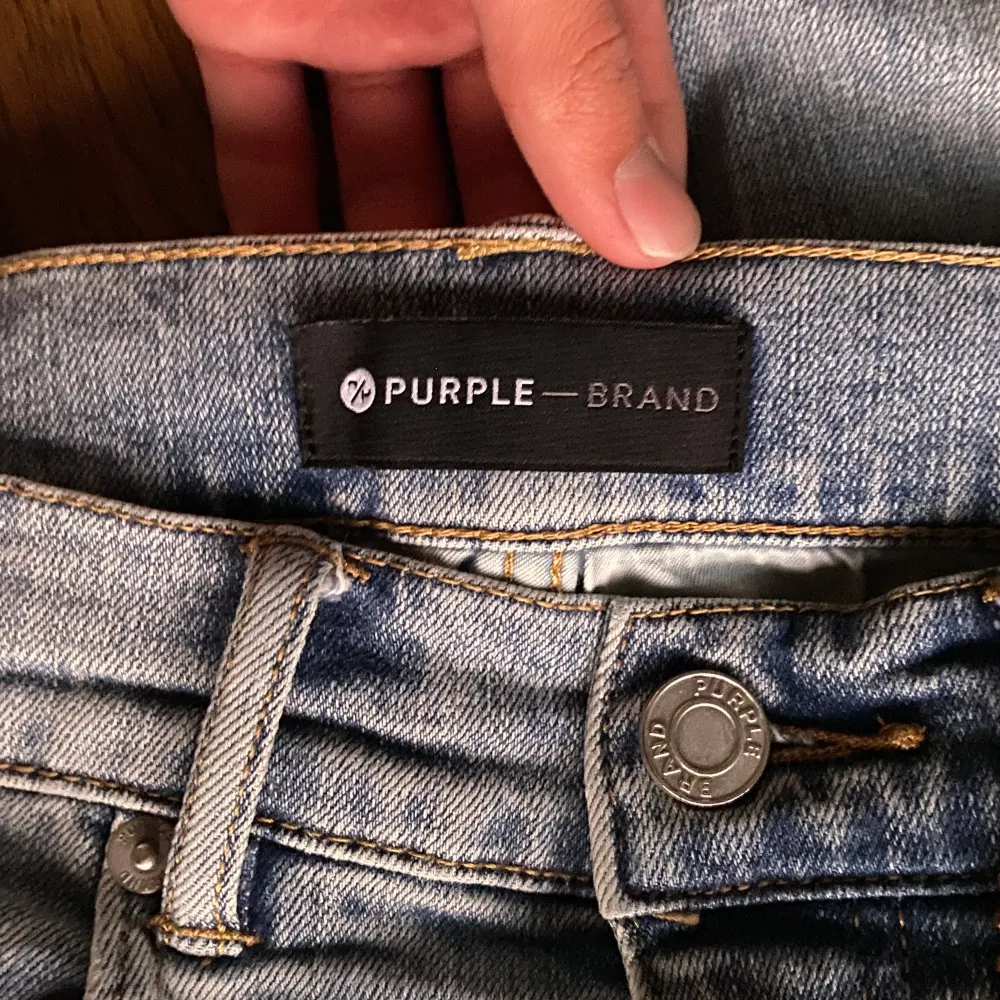 Tjena! Säljer nu mina riktigt feta purple brand slim fit jeans då de inte riktigt är min stil. Skriv om ni vill ha mer frågor😊. Jeans & Byxor.