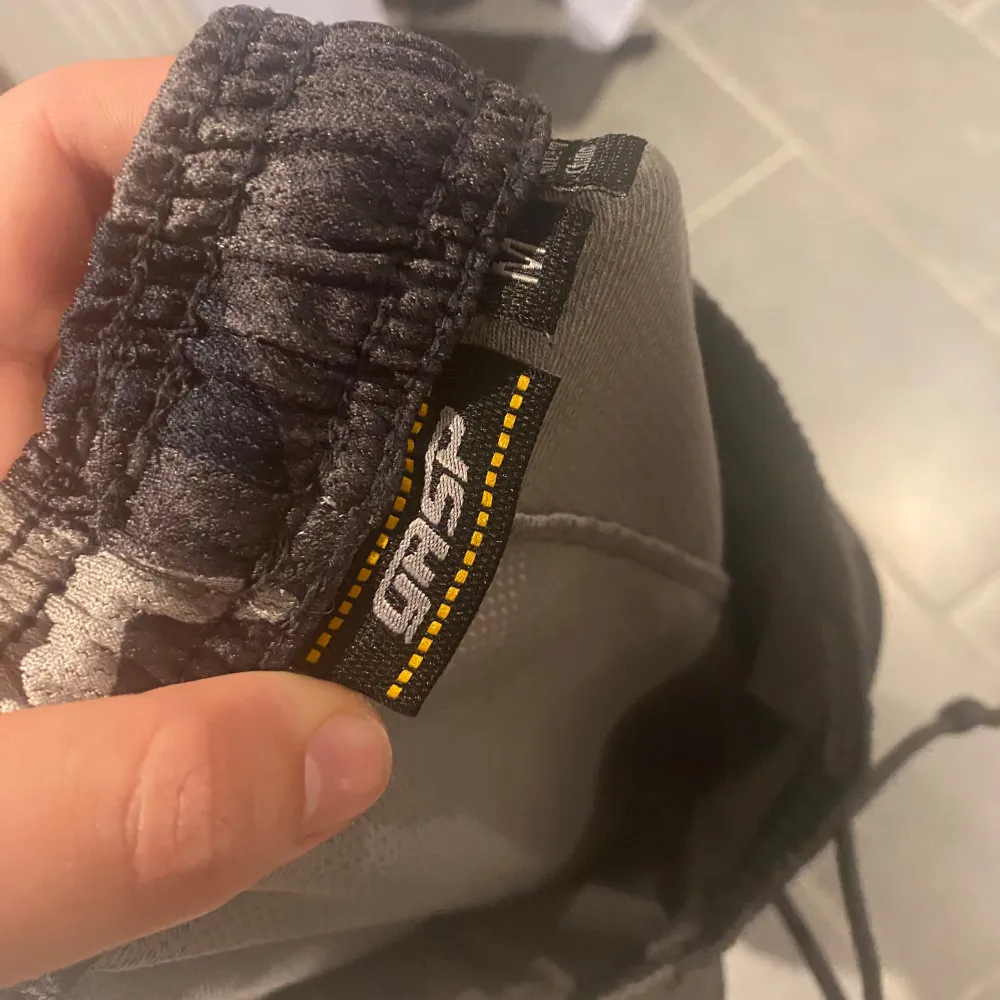 Knappt använda, storlek M Long Lenght, är 1,85 m  o passar bra även om man ör plus/minus några cm             Ny pris 600kr. Sportswear.