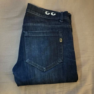 Dondup George - Säljer ett par feta jeans från dondup i modellen George!😍 Jeansen är i storlek 33!📏 Extremt snygga, ett utav de snyggare plaggen vi lagt ut på plick🤩
