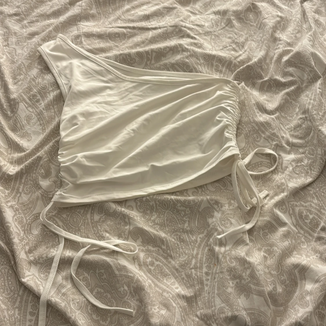 Vit oneshoulder topp