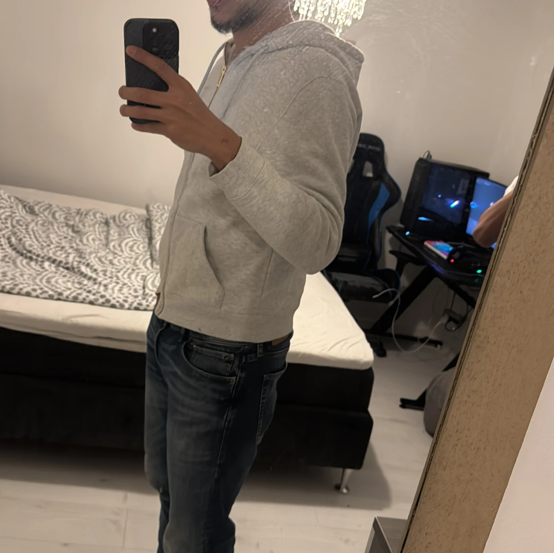 Grå hoodie från Axel Arigato  - 90