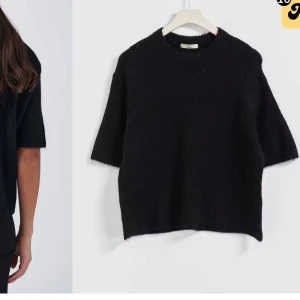 Svart stickad kortärmad Ginatricot - Säljer denna stickade kortärmade från Ginatricot. Endast använd 1 gång. Skriv för flera bilder🤗