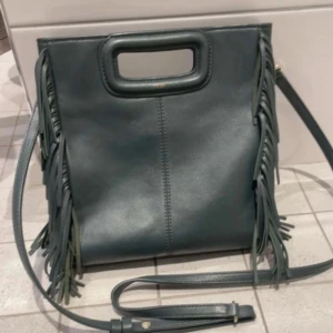 Maje väska - Köpt på Vinted och sedan dess endast använd 3 gånger. 