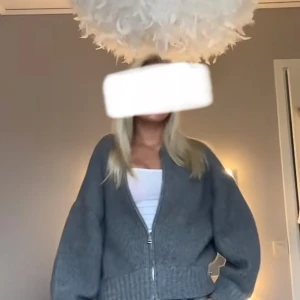 Zara zip up - Jätte fin zip up från Zara som inte säljs längre❤️