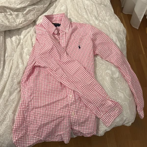 Rutig skjorta från Ralph Lauren - Säljer en fin ralph lauren skjorta i toppen skick