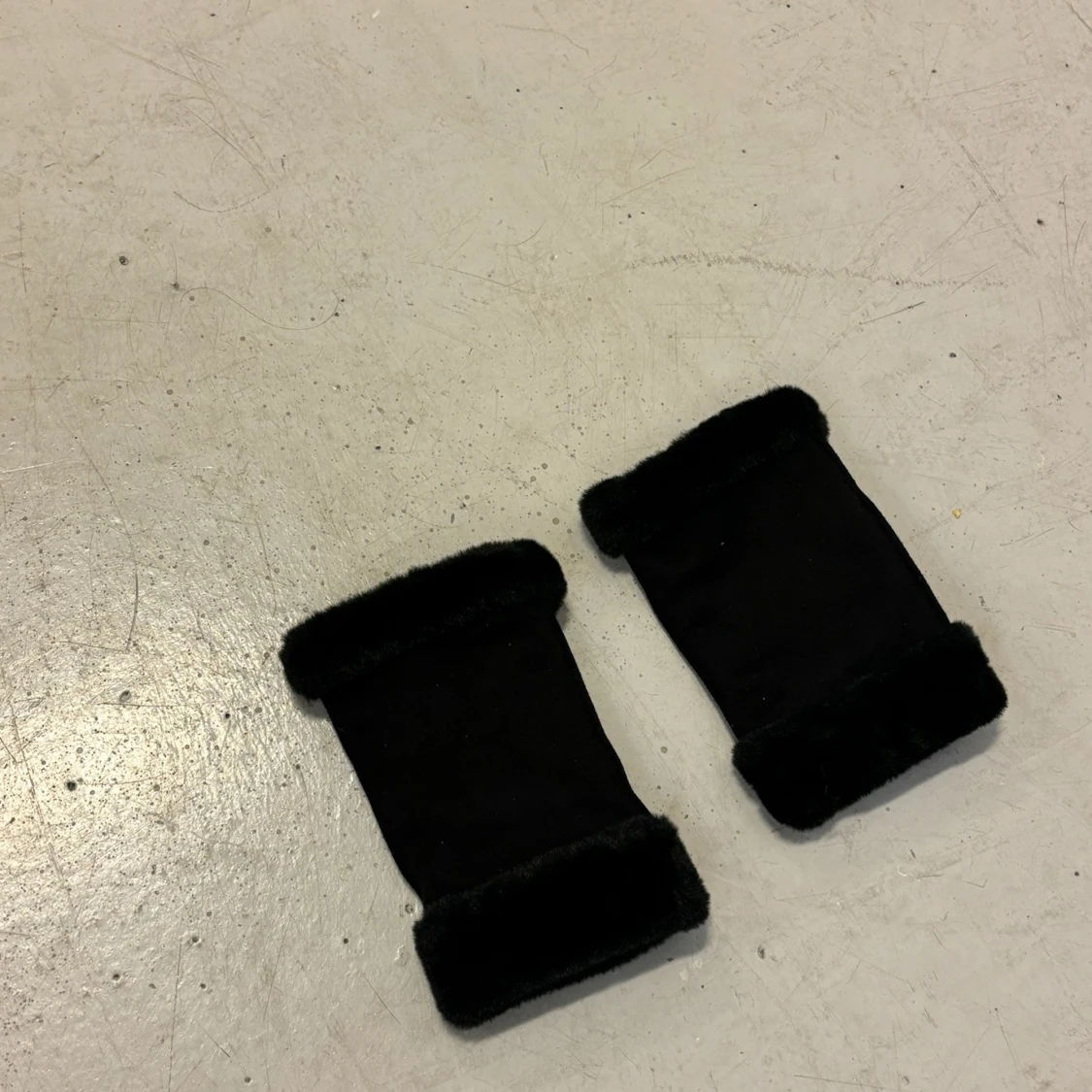 Svarta handvärmare i skinn - 90