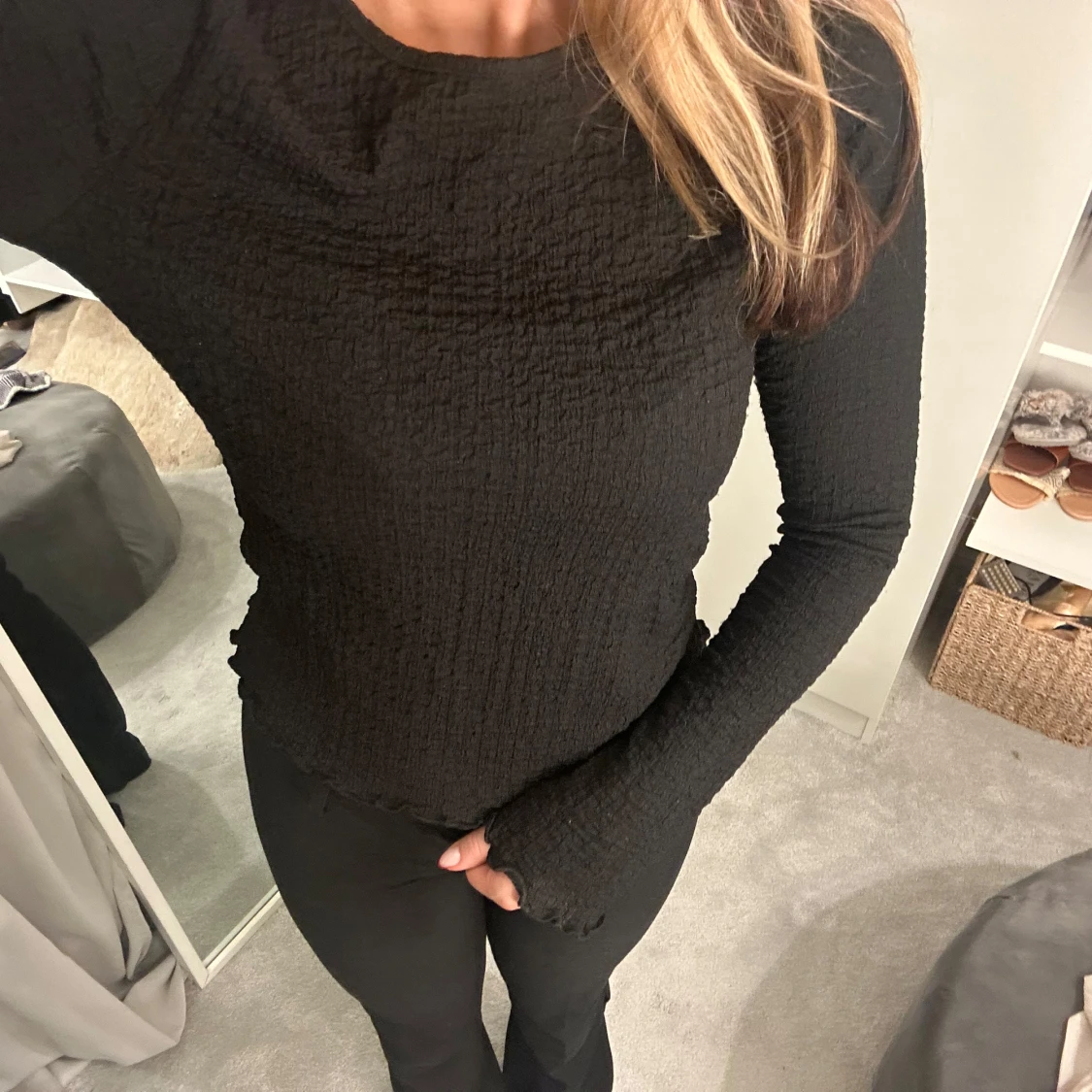 Svart ribbad tröja - 1