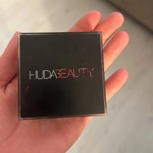 Contour&Bronzer cream - färgen är LIGHT. 