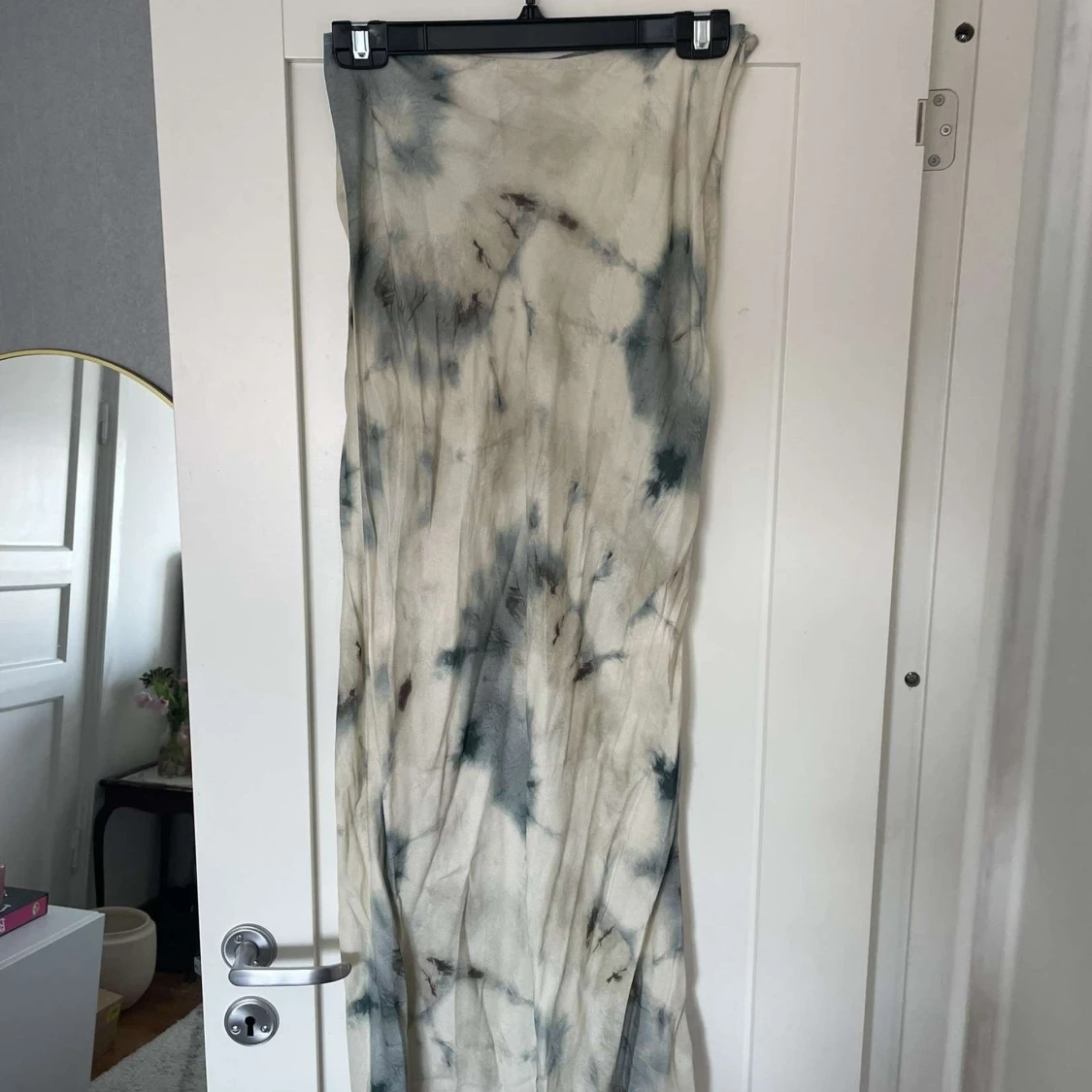 Maxikjol i satin - 90