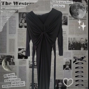 Svart Ilse Jaobsen klänning - Super söt svart klänning från Ilse jacobsen. Använd ett fåtal gånger och säljer då den tyvärr inte kommer till använding längre