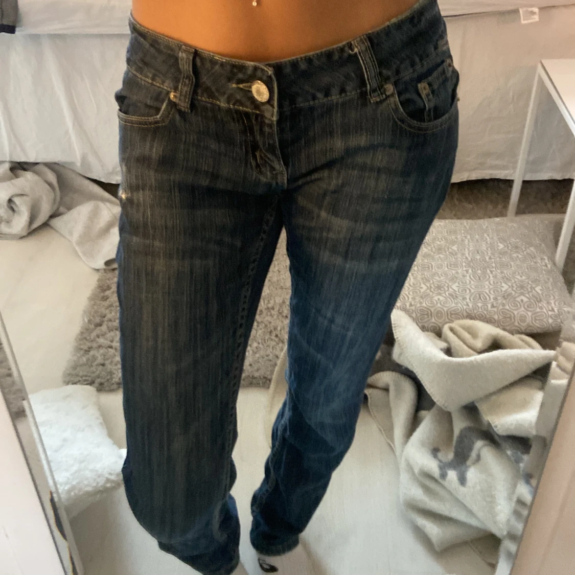 lågmidjade jeans