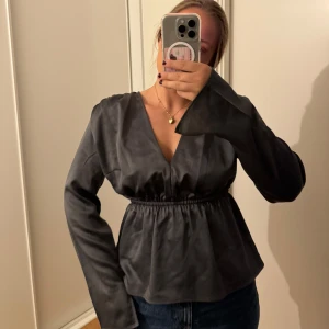 Blus - Blus från ginatricot, med prislapp kvar. Storlek M