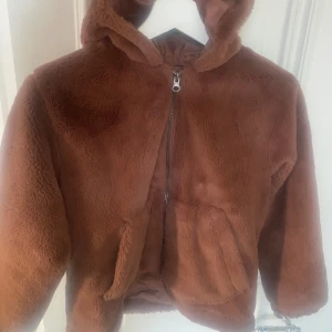 Teddyjacka - stl 140 - Teddyjacka - stl 140 Höstjacka Avtagbar kapuschong 