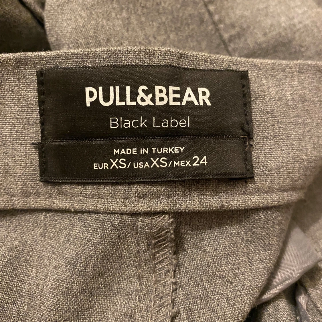 Grå kostymbyxor  - 91