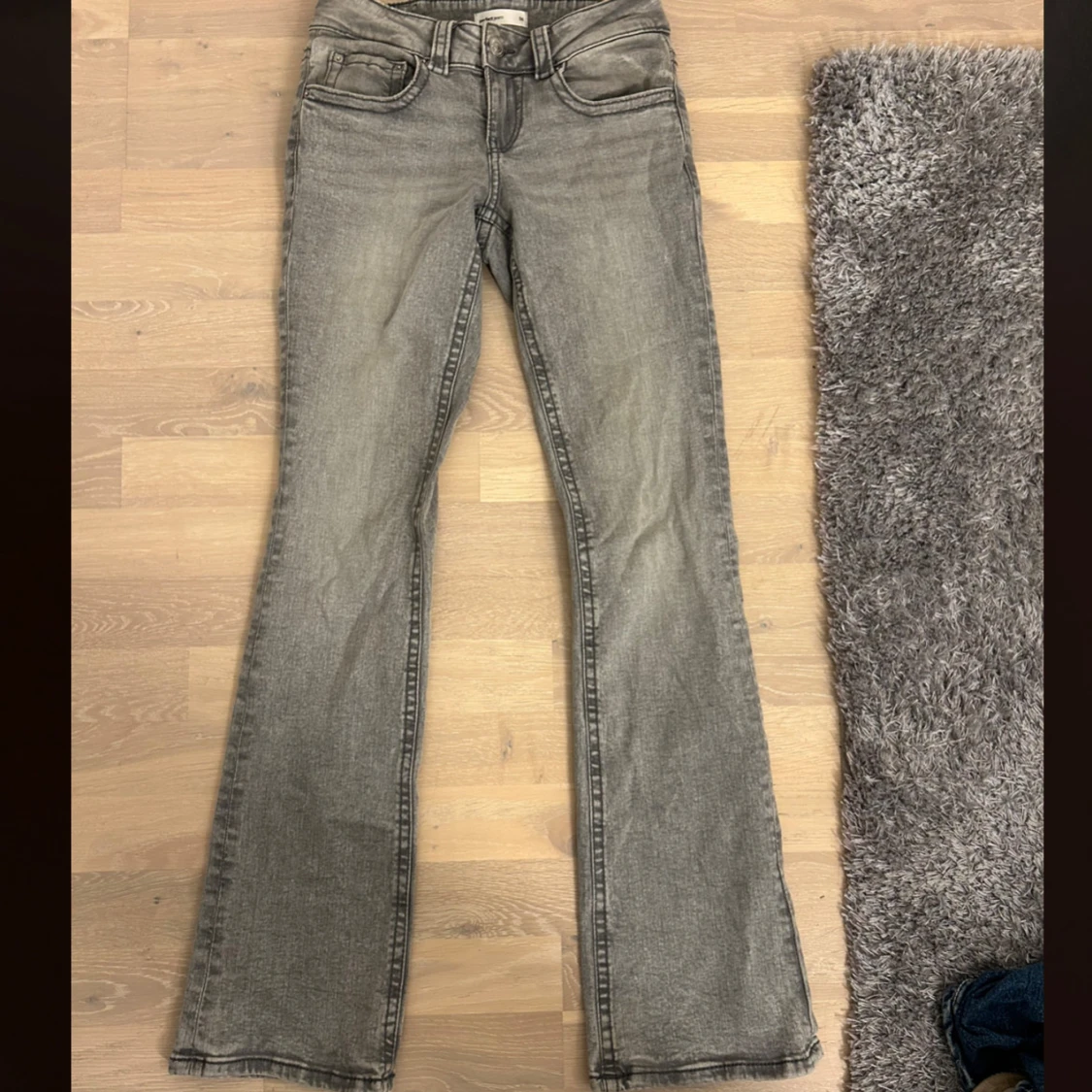 Gråa Bootcut Jeans  - 92